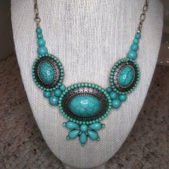 Boho/Western Faux Turquoise & Silver Statement Necklace - Picture 2 of 7